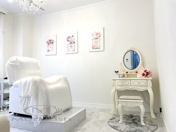 ムーラッシュ(Muu-lash)の写真/綺麗で落ち着いた店内◇ふかふかのソファで居心地の良い空間をご提供♪口コミ◎美しく快適なお目元に☆