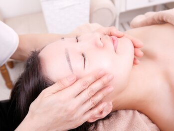 ビューティーアンドリラクゼーションサロン ブルートパーズ(Blue topaz)の写真/【毛穴黒ずみ洗浄】お顔の毛穴汚れや気になる黒ずみに効果◎透明感のあるお肌へ導きます♪