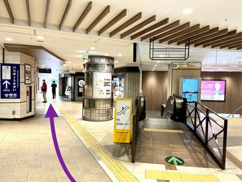 ミニョン 堺東店/エスカレーターの左側の通路を