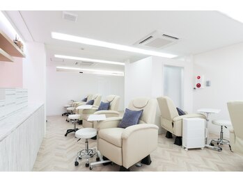 エスネイル 新宿西口店(es NAIL)