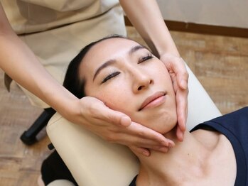 パウワウ 有楽町マルイ店の写真/女性専用【全身整体+小顔矯正計60分4560円】デスクワークでの肩こりや、首の張り改善に！眼精疲労にも◎