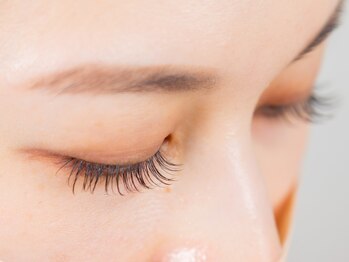 アイラッシュ ルーノ(eyelash Luno)の写真/グルーのこだわりはもちろんベテランスタッフによる前後の処理があるからこそ！衛生面にも気を配っています