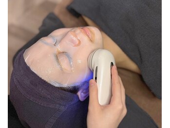 プラマイル(Pramile)の写真/【ほうれい線・たるみに本気の集中ケア】肌悩みに合わせて引き上げor導入を選択【マッサージ付】