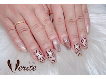 ネイル ヴェリテ(NAIL VERITE)