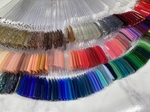 ネイルサロン アール(Nail salon R)の雰囲気（カラー300色以上、ラメ100色以上でお好みのお色が見つかるはず♪）