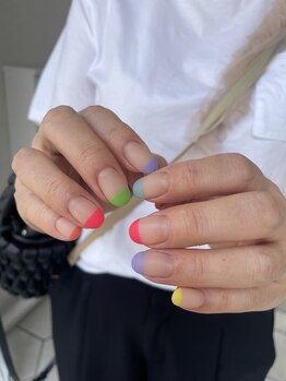 ロミー(Rommy)/カラフルフレンチネイル