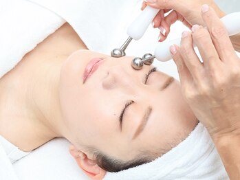 ルブラン セルラム コウベ(LeBLANC CELLULAM KOBE)の写真/【肌負担の少ないセルラム使用】大人女性のエイジングケア★土台からケアし、ホウレイ線やたるみを改善◎