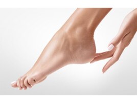 ブーツの時期も角質ケア必須！