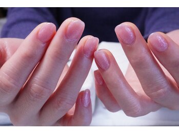 プチリリィ(Petit Lily)/さり気ないラメで華やかな指先