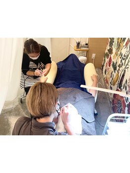 ネイル・アイメニューの同時施術が可能