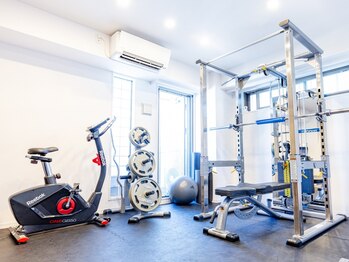 【肩こり・腰痛・ダイエット特化】パーソナルジム＆ピラティス メルメイク伏見店/店内