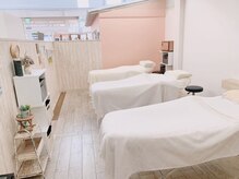 プリル ネイルアンドアイラッシュ 御幸ヶ原店(Puril NAIL&EYELASHES)の雰囲気（光が差し込む明るい店内で、ゆっくりお過ごしください♪）