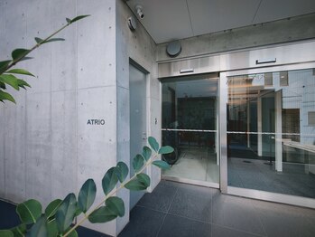 リス(R.i.S)/一階玄関で２０３を呼出