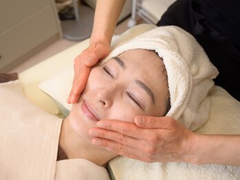 ナチュラリアスカイブルー(naturalia skyblue)/フェイシャルでスッキリ小顔