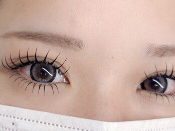 リルバイフラッグ 上通り店(Lill by Flag)の写真/“まつげを上げる”だけじゃなく“印象まで変わる”仕上がりに!自然なのに印象的な、繊細な目元を叶えます*