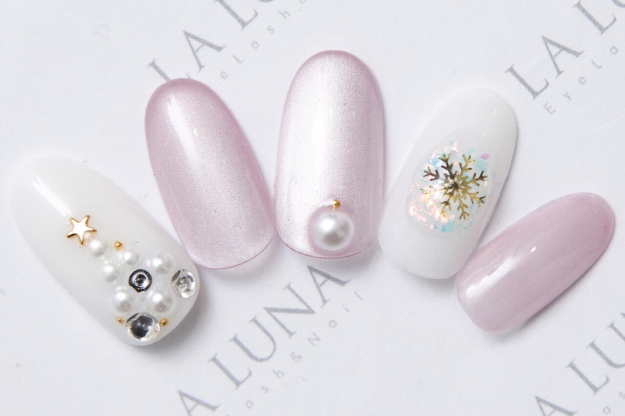 【オーダー】ネイルチップ クリスマスネイル キラキラネイル ピンクネイル 𝐑𝐞𝐝 𝐂𝐡𝐫𝐢𝐬𝐭𝐦𝐚𝐬❤️🎄きらきらで可愛い🧸❄️ . . 📍新宿