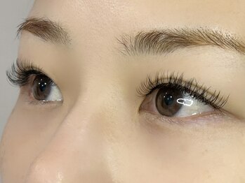 ルメ(LUME)の写真/大人ナチュラルな魅力。フラットラッシュで華やかな目元に◎