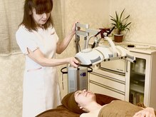 ローズアマービレ(Rose Amabile)/LEDケア施術中