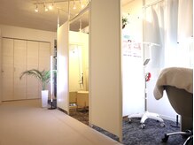 リングベリー 湘南茅ヶ崎(Ring Beauty)の雰囲気（落ち着いてホワイトニングを進められる、白基調の個室空間です★）
