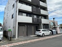 エマ(Emma)の雰囲気（こちらのグレーのマンションです！）