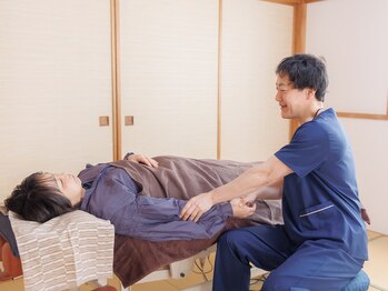 ほぐし処 長泉堂/仰向け　手