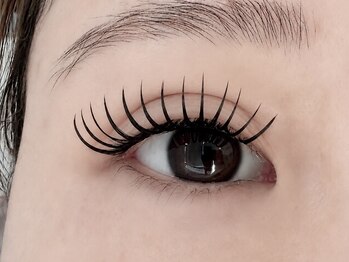 マリブアイラッシュ 太田店(malibu eyelash)の写真/【当店の1番人気のバインドロック】エクステのモチがお悩みの方、少なく本数でもボリューム出る！◎