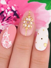 フラワーレースのガーリーネイル