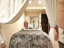 お疲れの体をゆっくり癒しながらまつエクができる個室です！