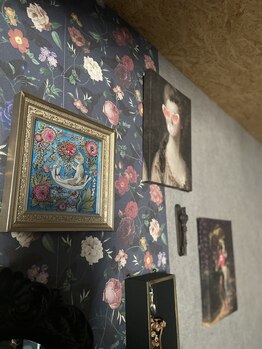 ブラックボックス(BLACK BOX)/サロンの不気味かわいいもの