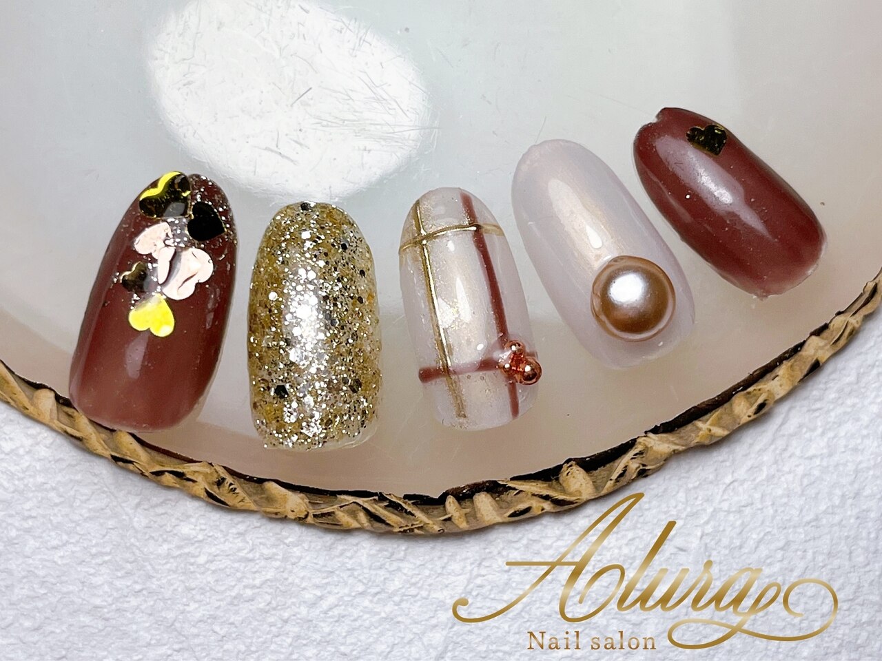 2025年-2026年冬トレンド】ゴージャス バレンタインのネイルデザイン集