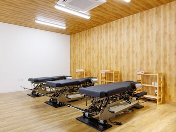 トロイカ整体院 北花田店/店内広々で解放感があります!