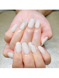 ホワイトグレージュネイル