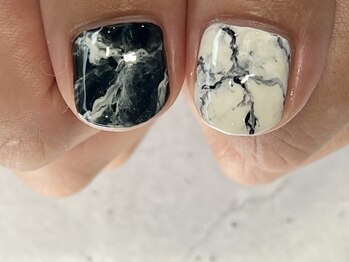 クレビア(CREVIA)/大理石ネイル