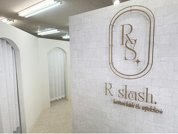 アールスラッシュ 岡山駅前店(R slash)の写真/【全席個室サロン】お客様の層が幅広く人目を気にせず来店できる♪眉・まつ毛に特化の実力派アイリスト在籍