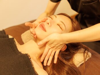 アロムティユル(AromeTilleul)/ヘッドスパ／小顔矯正