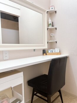 メディカルサロン アヴェニール(Avenir)/広々としたメイク台♪