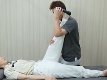 わかき接骨院の雰囲気（ストレッチと全身整体を組み合わせ。すぐに動かせる身体に！）