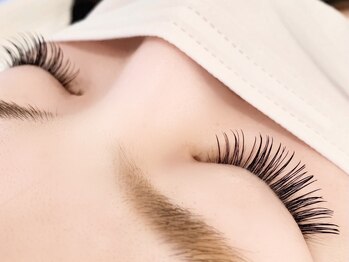 ルチア(Lucia)/誰もが見入るような目元に♪