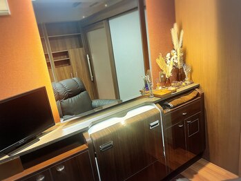 ビューステージ アイブロウサロン 甲府/清潔感があり落ち着いた空間