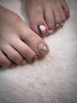 ジャミーラゾフル(Jamila-zohr)/クリスマスフットネイル