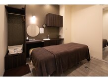 女性専門美容整体院affriolant【腰痛・肩こり・骨盤矯正・産後・新潟市】の雰囲気(プライベート感を大切にした施術ルーム)