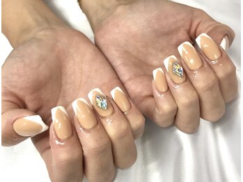 ケーエヌ(KN)/Vフレンチネイル