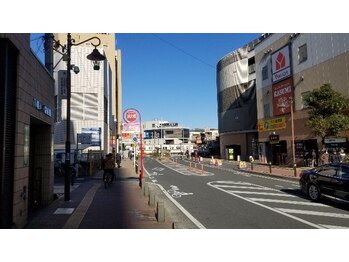 ヒーリングサロン らく和 本八幡北口店/アクセス5　地下駐輪場入り口