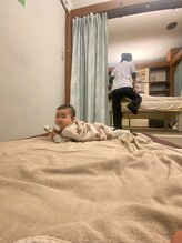 子育てママの整体サロン/施術中のお子様の様子