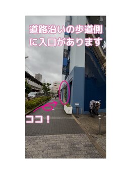 アイテム 京阪守口市駅前店(eyetem)/道路沿の歩道側に入口があります