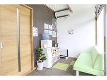 がじゅまる接骨院 整体院の雰囲気（待合室）