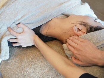 リュクシー(LuxeY)/1.癒し小顔ヘッドスパ/巡リフト