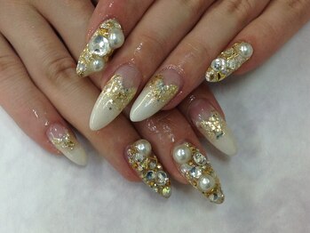 ネイルサロン ビューティーマジック 川口店/ゴールド ビジューネイル