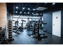 MFC GYM YOU’phoria　千種/パーソナルトレーニングジム/ダイエット/姿勢改善の雰囲気（筋力アップを目的としたストレングストレーニングエリア）