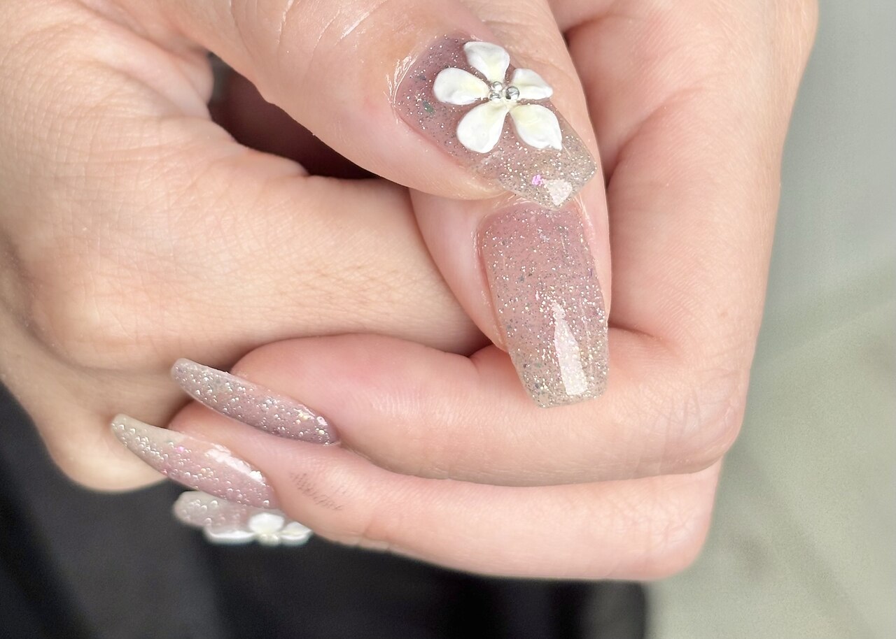 2026年冬トレンド】プルメリアのネイルデザイン集｜人気順